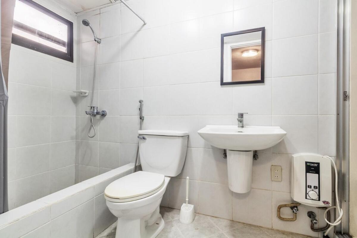 5 Bed Urban Retreat In The Heart Of Poblacion Apartment *